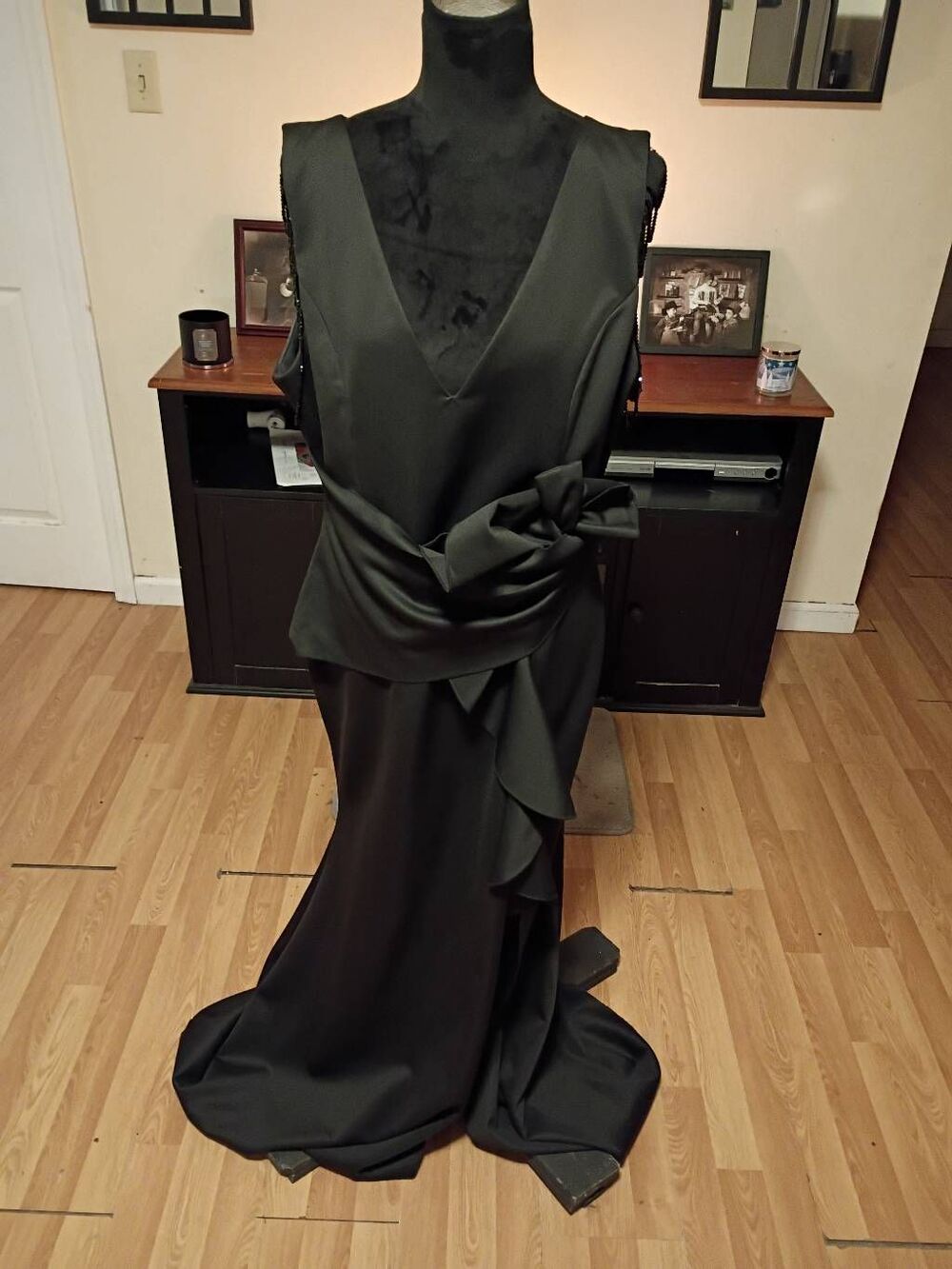 1XL Miss Ord Black Sleeveless Front Slit Formal Evening Dress